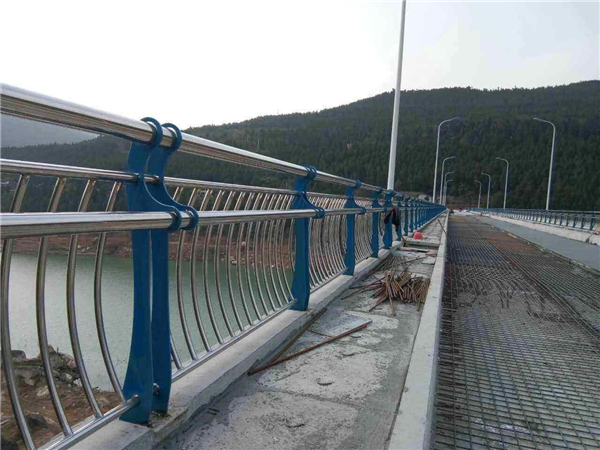 宜宾不锈钢桥梁护栏的特点及其在桥梁安全中的重要作用