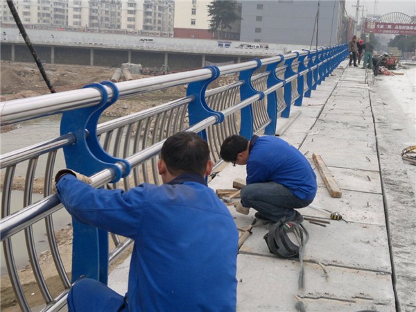 宜宾不锈钢桥梁护栏除锈维护的重要性及其方法